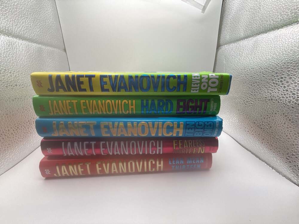 Set of 5 Janet Evanovich Stephanie Plum Novels